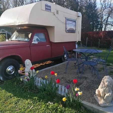 Le Pick Up 403 Vintage Hotel Oradour-sur-Glane Exterior foto