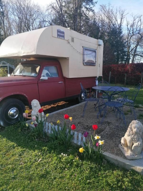 Le Pick Up 403 Vintage Hotel Oradour-sur-Glane Exterior foto