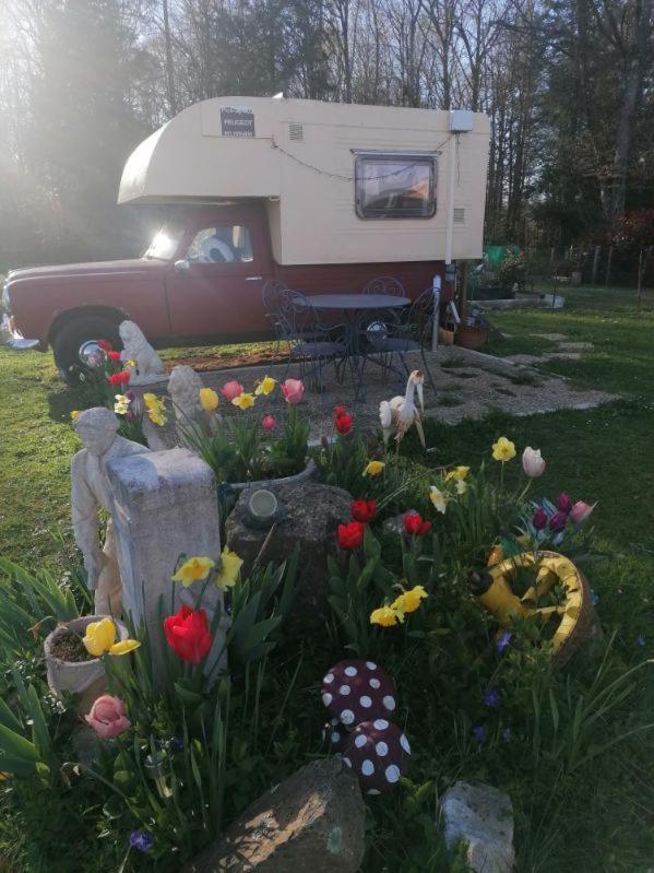 Le Pick Up 403 Vintage Hotel Oradour-sur-Glane Exterior foto