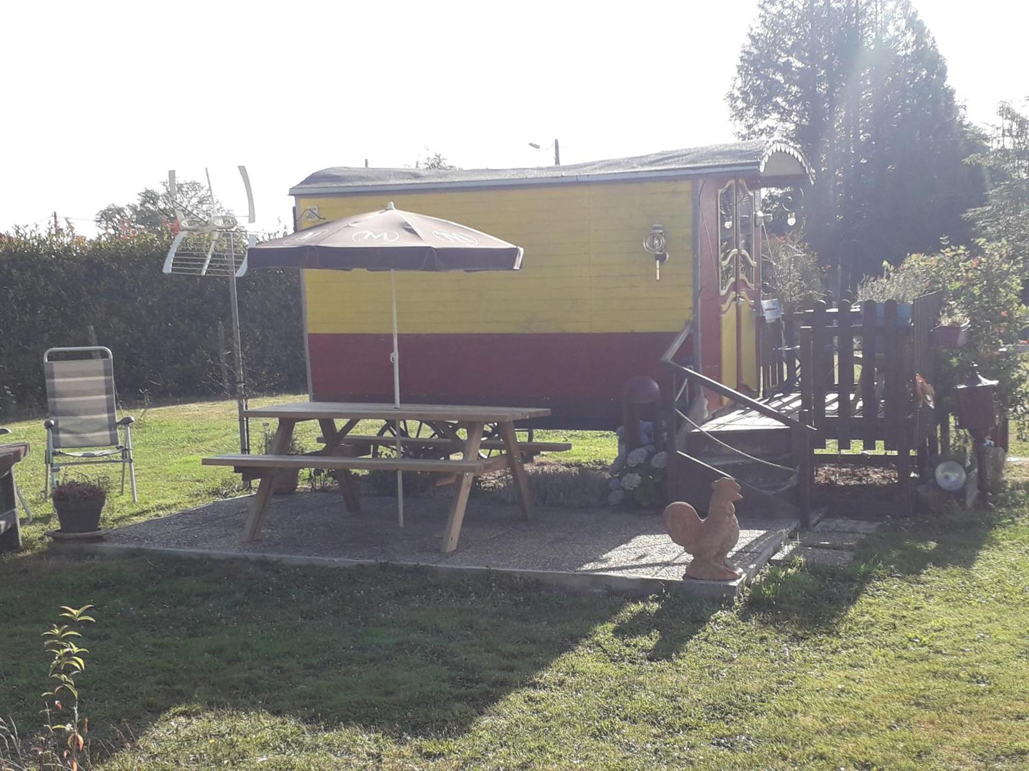 Le Pick Up 403 Vintage Hotel Oradour-sur-Glane Exterior foto